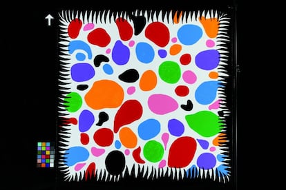 'Once the abominable war is over, happiness fills our hearts', quadro de 2010 de Yayoi Kusama que pertence à fase mais recente de seu trabalho, na qual retomou contato com um estilo mais radical.