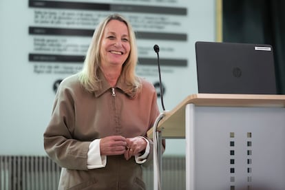 Paula Scher durante la inauguración de su exposición en el Museo Nacional de Artes Decorativas de Madrid.