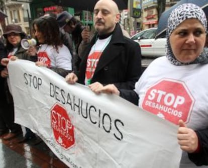 Una protesta en Bilbao de la plataforma contra los desahuicios.