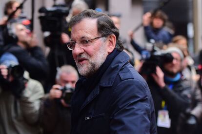 El presidente del Gobierno español, Mariano Rajoy, llega a la reunión con sus homólogos y los jefes de Estado europeos para debatir la atención que ofrece la UE a los refugiados, entre otras cosas.