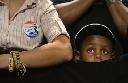 Un ni&ntilde;o escucha a Barack Obama el domingo pasado, durante un evento de campa&ntilde;a en Florida.