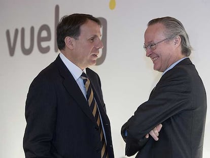 Josep Piqué (derecha) y Josep Creuheras, en la junta de Vueling.