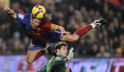 Puyol, ante el Deportivo en 2009.