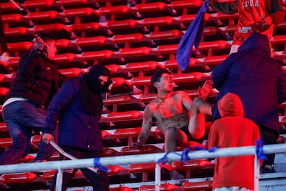 incidentes durante el partido entre Independiente y Universidad de Chile en Argentina