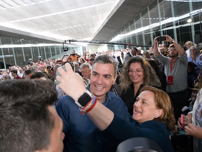 El presidente del Gobierno, Pedro Sánchez, a su llegada a un acto de precampaña del PSOE en Tenerife, este domingo.