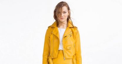 La chaqueta amarilla.