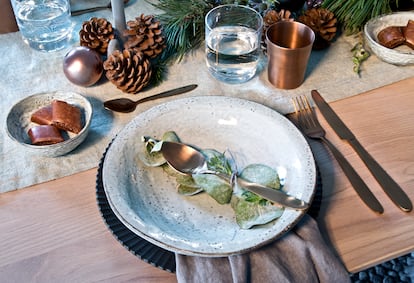 Desde Westwing España plantean vestir la mesa entera de Navidad con aromas traídos directamente del bosque.