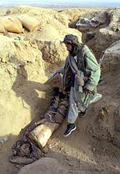 La foto de este soldado muerto es una de las pocas en una guerra sin imágenes de las víctimas.