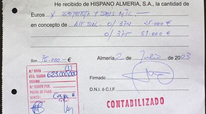 Uno de los cheques de Hispano Almería a nombre de Alfonso Salmerón.