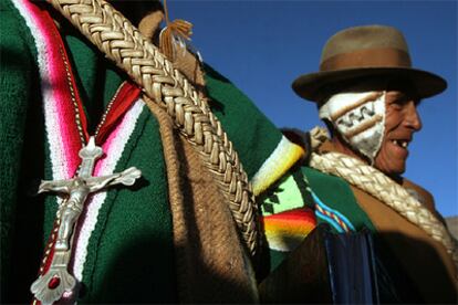 Reunión  aymara  sobre la Asamblea Constitucional en el pueblo de Curahuara de Carangas (Bolivia), el pasado junio.