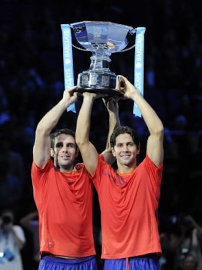 David Marrero y Fernando Verdasco levantan el trofeo de campeones