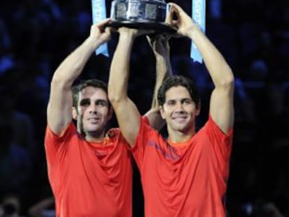 David Marrero y Fernando Verdasco levantan el trofeo de campeones