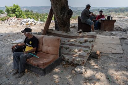 Residents of La Campanera, a community under siege during the year-long state of emergency. 