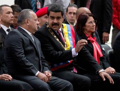 From left: outgoing assembly speaker Diosdado Cabello, President Nicolás Maduro and first lady Cilia Flores, seen on Thursday.