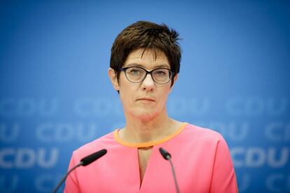 Annegret Kramp-Karrenbauer, ex primera ministra del Estado del Sarre, en conferencia de prensa el lunes en Berlín.