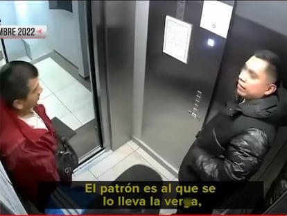 Dos de los implicados en el atentado en contra de Ciro Gómez Leyva conversan tras el ataque, en una captura de un video difundido por el periodista.