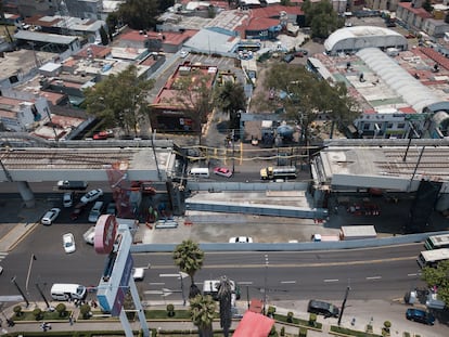 Vista aérea del tramo colapsado de la Línea 12 del metro de Ciudad de México, el lunes 2 de mayo.