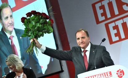 El primer ministro sueco, Stefan Löfven, se dirige a sus simpatizantes tras las elecciones del 9 de septiembre, en Estocolmo.