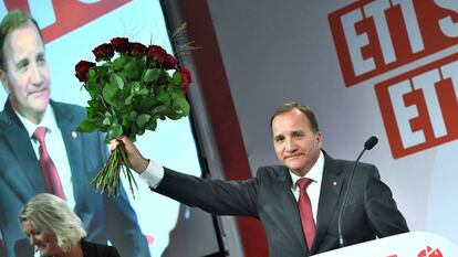 El primer ministro sueco, Stefan Löfven, se dirige a sus simpatizantes tras las elecciones del 9 de septiembre, en Estocolmo.