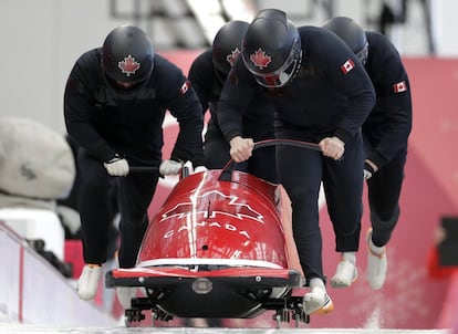 Nick Poloniato, Joshua Kirkpartrick, Cameron Stones y Ben Coakwell, de Canadá, durante un entrenamiento en Pyeongchang, el 21 de febrero de 2018.