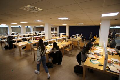 Estudiantes de la Universidad de Santiago de Compostela, el 24 de marzo.