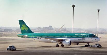 Un avión de Aer Lingus en el aeropuerto de Barcelona