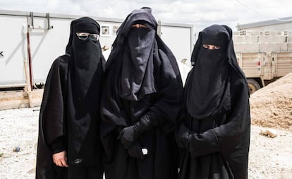 Three Spanish women in a Syrian camp.