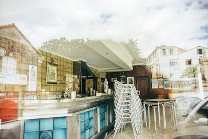 Cafetería cerrada en el municipio gallego de Brión.