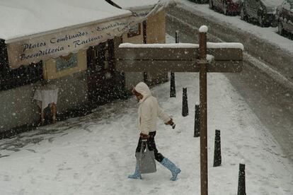 Segovia está siendo la provincia de la Comunidad más afectada por el temporal. 1.873 alumnos no han podido ir a clase y se han suspendido 48 rutas de transporte con recorridos por 99 localidades. En total la nieve ha afectado a la actividad en 37 centros docentes.