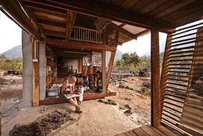 Una biblioteca en Tailandia construida por los noruegos Yashar Hanstad y Andreas G Gjertsen.