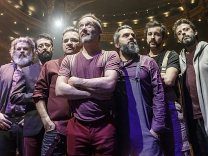 D'esquerra a dreta: Ricky Falkner, Dani Ferrer, Jordi Roig, Santi Balmes, Julián Saldarriaga, Guillem Albà i Oriol Bonet.