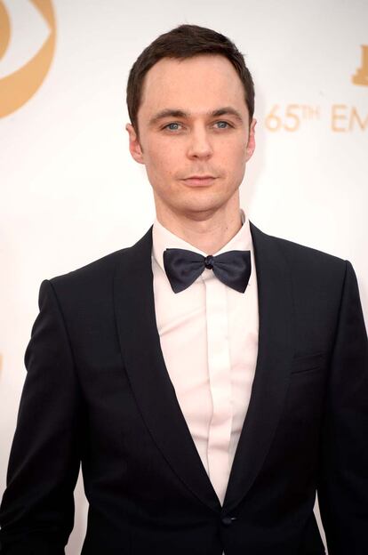 Jim Parsons se alzó con el Emmy por su caracterización de Sheldon Cooper en The Big Bang Theory.