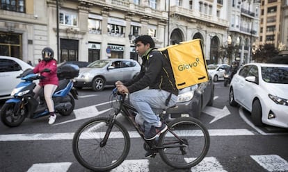 Un repartidor de Glovo en Valencia. 