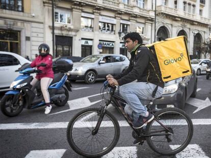 Un repartidor de Glovo en Valencia. 