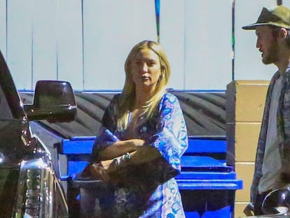 Kate Hudson y Danny Fujikawa en Santa Monica el 2 de marzo de 2017. 