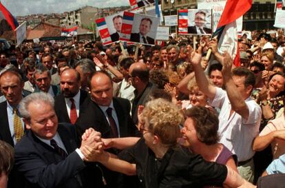 Slobodan Milosevic durante una visita a Kosovo en 1997.