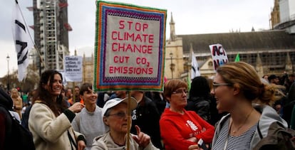 Activistas del clima ante el Parlamento brit&aacute;nico, el pasado 1 de mayo.