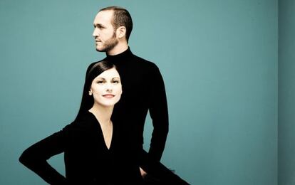 Óscar D’Aniello y Helena Miguel son Delfé y Las Flores Azules.