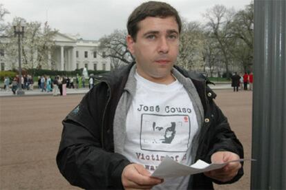 Javier Couso, el pasado mes de abril en una protesta frente a la Casa Blanca.