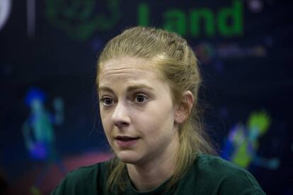 La inventora sueca Simone Giertz, durante la entrevista con EL PAÍS.
 