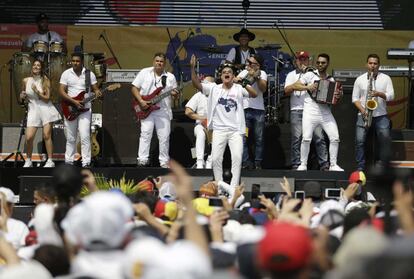 El colombiano Silvestre Dangond, en el concierto de 'Venezuela Aid Live'.