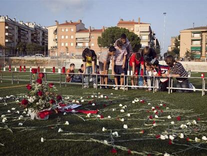 Tristeza en el campo de fútbol tras la muerte de un niño