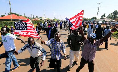 Las actividades de Obama también incluyen un un encuentro con 200 participantes de un programa de formación para jóvenes líderes emergentes africanos que ha puesto en marcha la Fundación Obama en Johannesburgo.