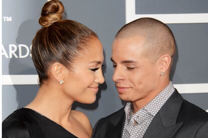 Desde que se hizo público el noviazgo entre Jennifer Lopez y su bailarín, Casper Smart, no se separan "ni a sol ni a sombra".