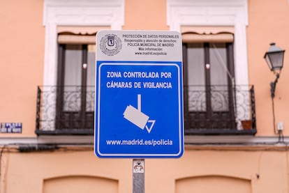 Carteles informativos en la plaza del Dos de Mayo.