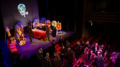 Capilla ardiente de la actriz Concha Velasco, en el Teatro de la Latina, el 2 de diciembre de 2023