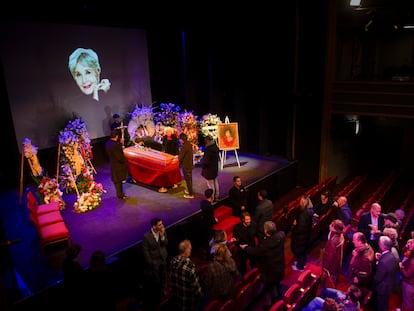 Capilla ardiente de la actriz Concha Velasco, en el Teatro de la Latina, el 2 de diciembre de 2023