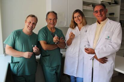 El equipo de Dami&aacute;n Garc&iacute;a Olmo (segundo por la izquierda) han logrado desarrollar la primera terapia celular con donantes que llegar&aacute; a los pacientes