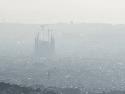 El aire contaminado de Barcelona, en una imagen de archivo.