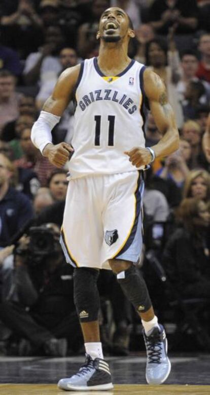 Conley celebra una canasta